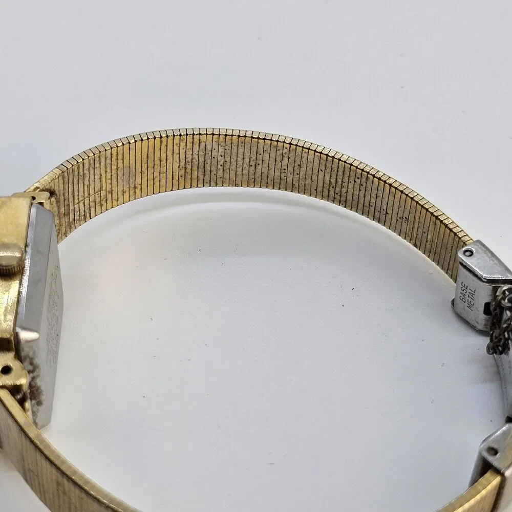 VTG Citizen Women's‎ Watch 16MM Black Gold Dial Gold Band 6
